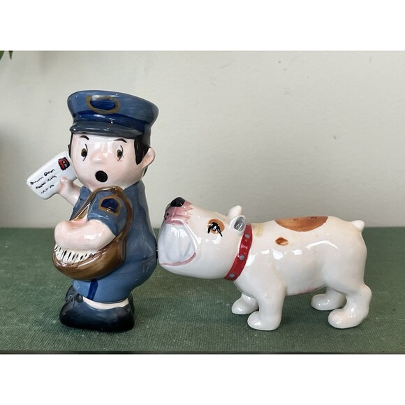 2007 Westland "Mwah!" Magnetic Mailman and Dog Salt and Pepper Shakers - Picture 2 of 11